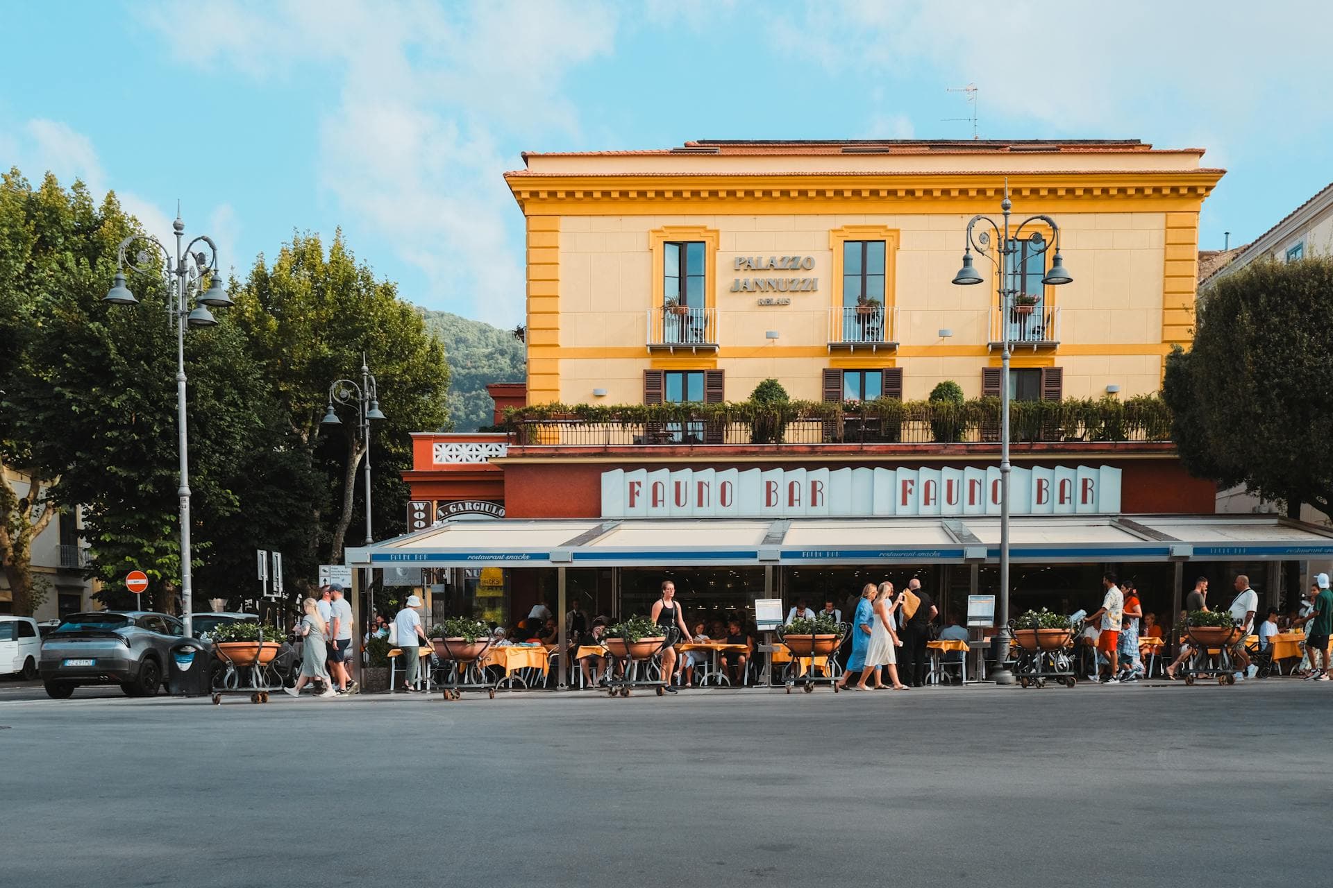 Tour a Sorrento - Image 2